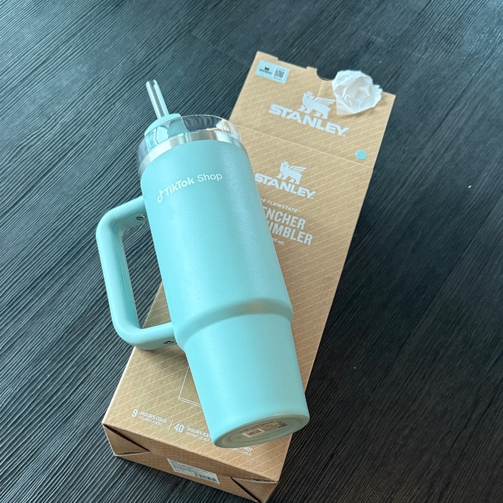 Stanley sea foam color 30oz Quencher Tumbler